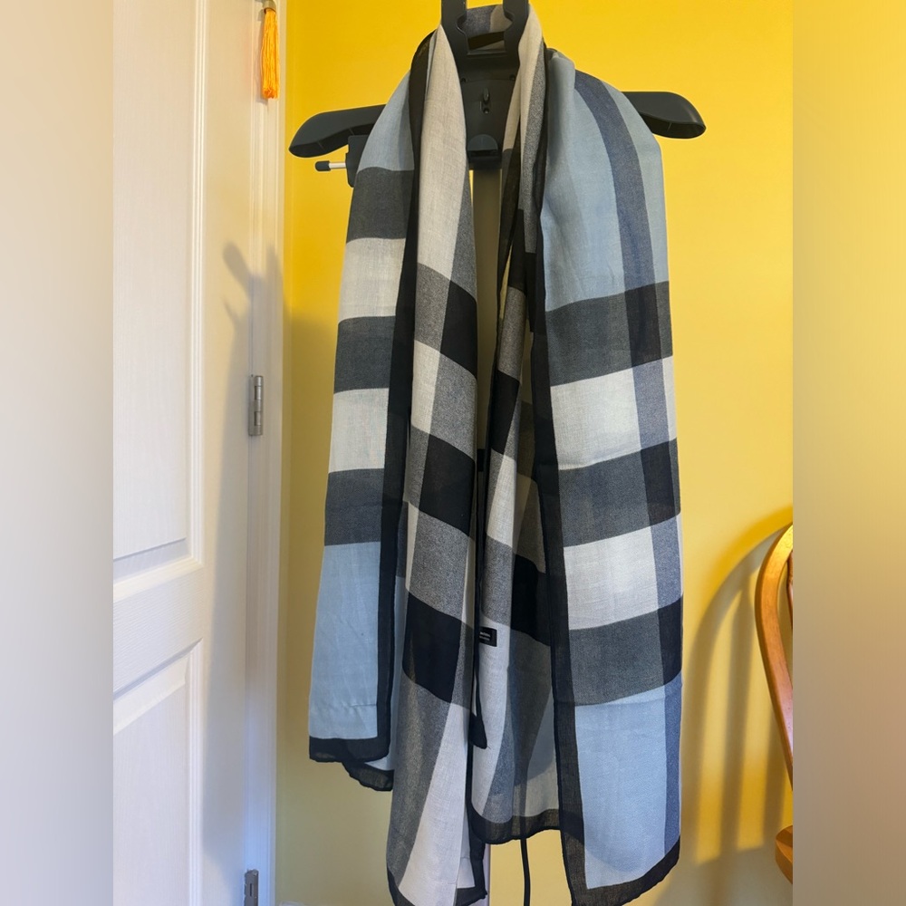 Brand new classic check scarf